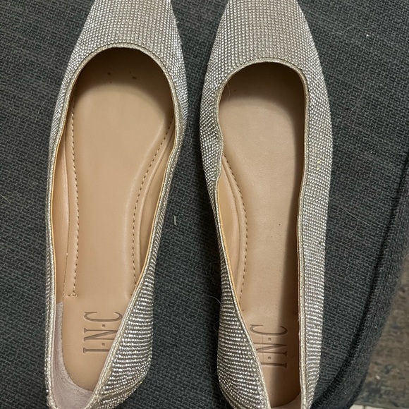 INC sequined silver flats size 9 - Picture 5 of 6